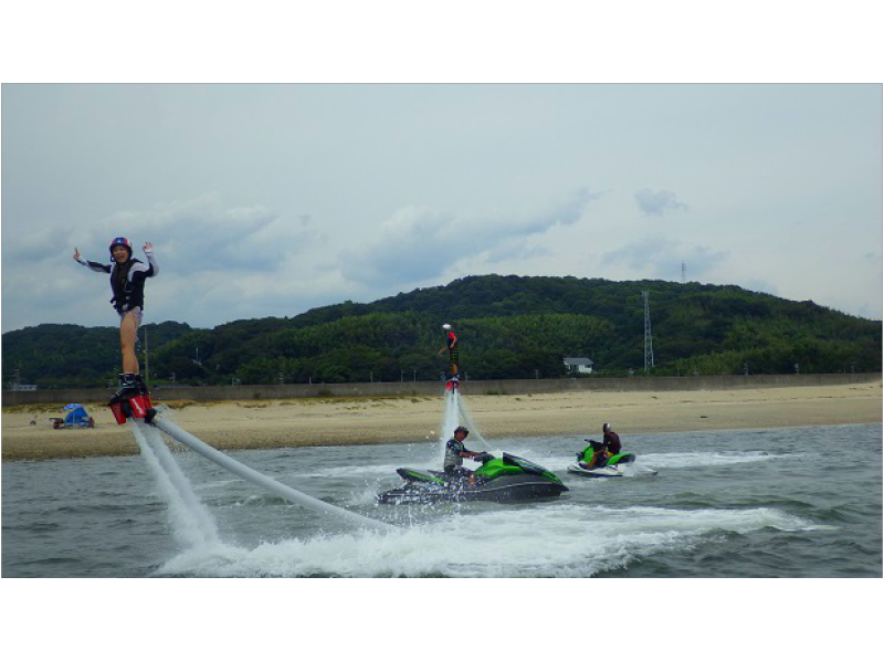 【愛知・三河湾】水圧で飛ぶ！フライボード体験　お1人さまＯＫの紹介画像