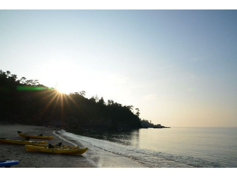 【沖縄北部】やんばるの森から海へ！サンライズカヤックツアー！自然の美に心癒される体験の紹介画像