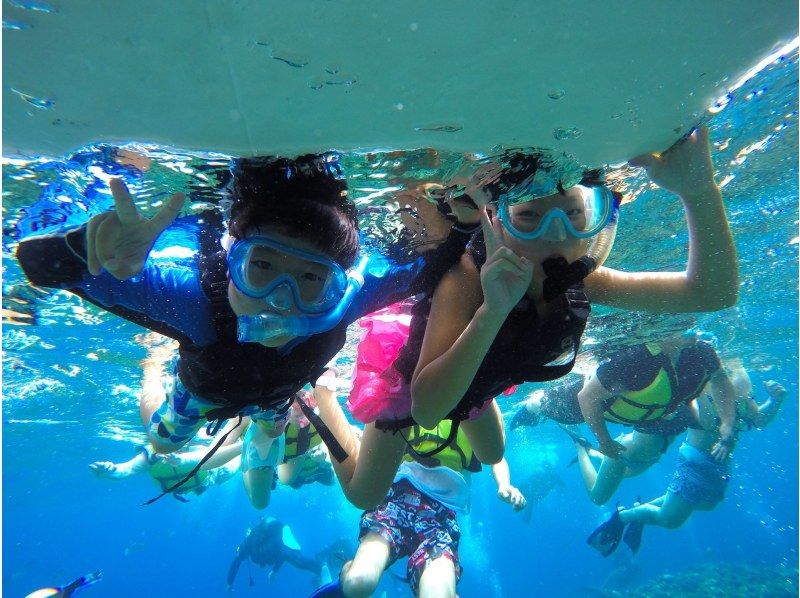 【青の洞窟＆バナナボート】＼ボートで出航／青の洞窟シュノーケル＆バナナボート｜エサあげ体験付｜写真プレゼント♡の紹介画像