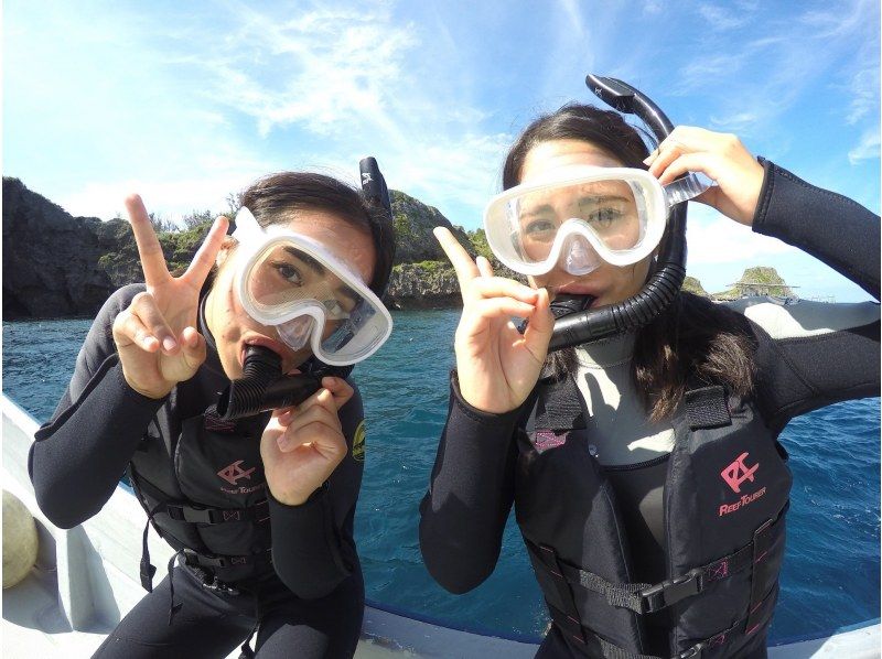 【青の洞窟＆バナナボート】＼ボートで出航／青の洞窟シュノーケル＆バナナボート｜エサあげ体験付｜写真プレゼント♡の紹介画像