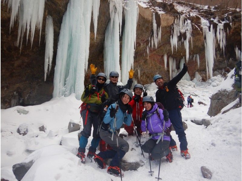 [โทจิกิแสงแดด] มุมมองที่ยอดเยี่ยมของแสงแดดของอัญมณีฤดูหนาว! Nikko Unryukeikoku icefall เดินป่า (วอล์คเกอร์ดี) ※ค้อนใช้の紹介画像