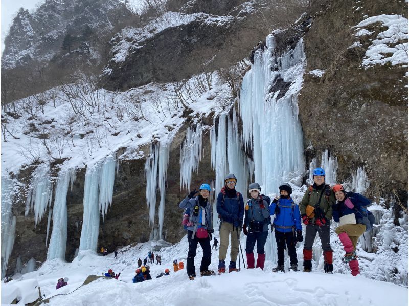 [โทจิกิแสงแดด] มุมมองที่ยอดเยี่ยมของแสงแดดของอัญมณีฤดูหนาว! Nikko Unryukeikoku icefall เดินป่า (วอล์คเกอร์ดี) ※ค้อนใช้の紹介画像