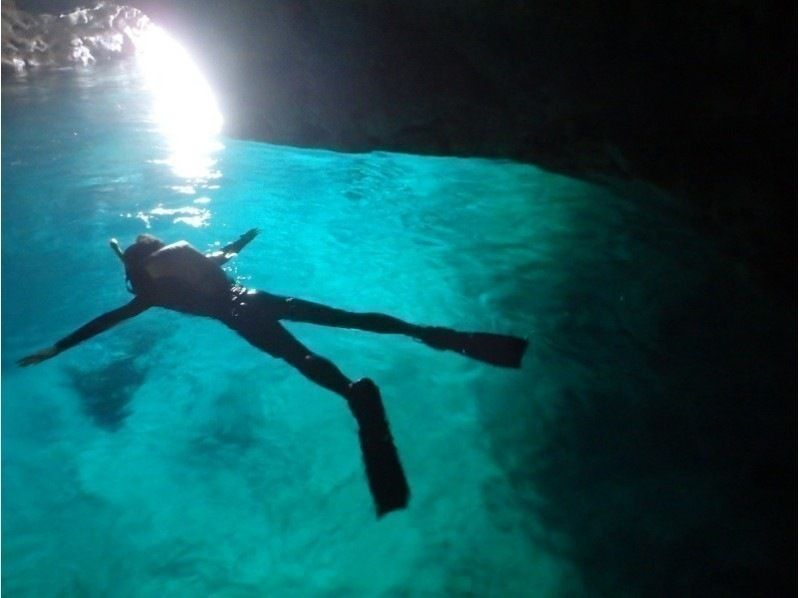 [沖縄- 藍洞 - 完全保留]海灘浮潛體驗！照片動畫立即免費轉移到手機！免費租用涼鞋の紹介画像