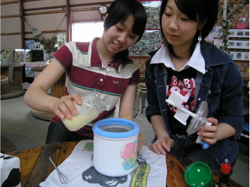 【 홋카이도 · 마슈 호 근처] 우유 짜기 체험 & 버터 · 아이스크림 만들기 체험 코스 (약 80 분)の紹介画像