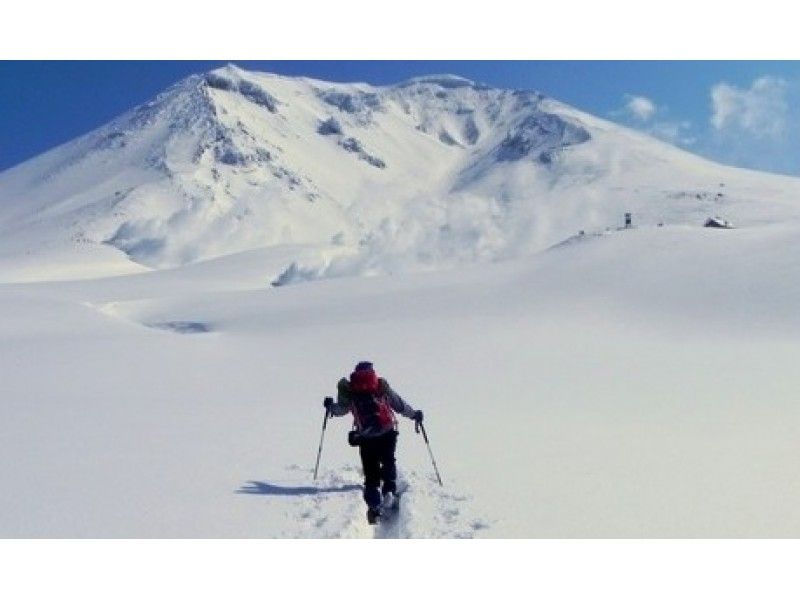 北海道 大雪山 絶景スノーシュー 旭岳ロープウェイからの眺めも最高 旭岳 天人峡 姿見の池コース アクティビティジャパン