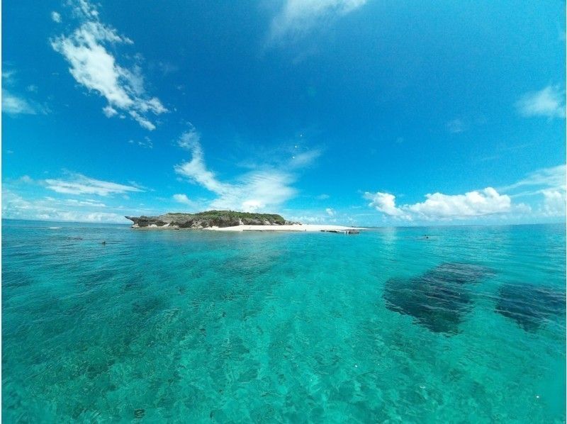 [Okinawa - Nanjo City] Komaca uninhabited island boasts one of the best transparency!