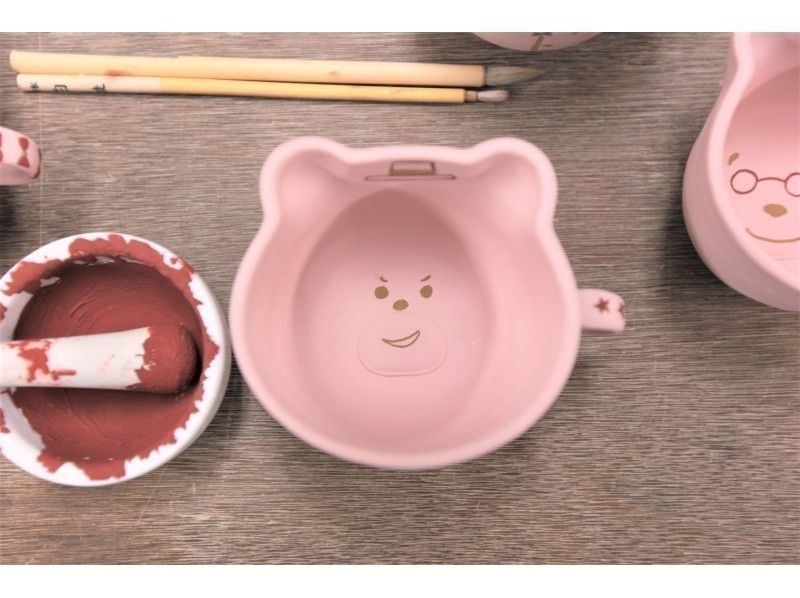 A pottery experience hosted by "Craft Classroom Yu Studio & Cafe Yu Osaka Umeda Store" in Osaka Prefecture