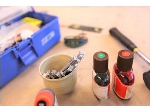大阪梅田 レザークラフト一日体験 バングル キーホルダーを手作りするセンスup体験 アクティビティジャパン 大阪梅田 レザークラフト一日体験 バングル キーホルダーを手作りするセンスup体験 アクティビティジャパン