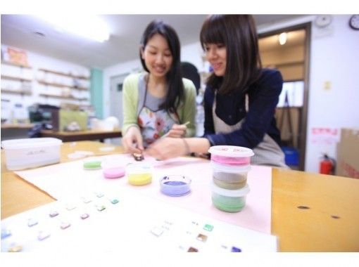 大阪梅田 七宝一日体験 おしゃれ上級者 ペンダント ブローチ作り体験 銅板 ガラスコース アクティビティジャパン