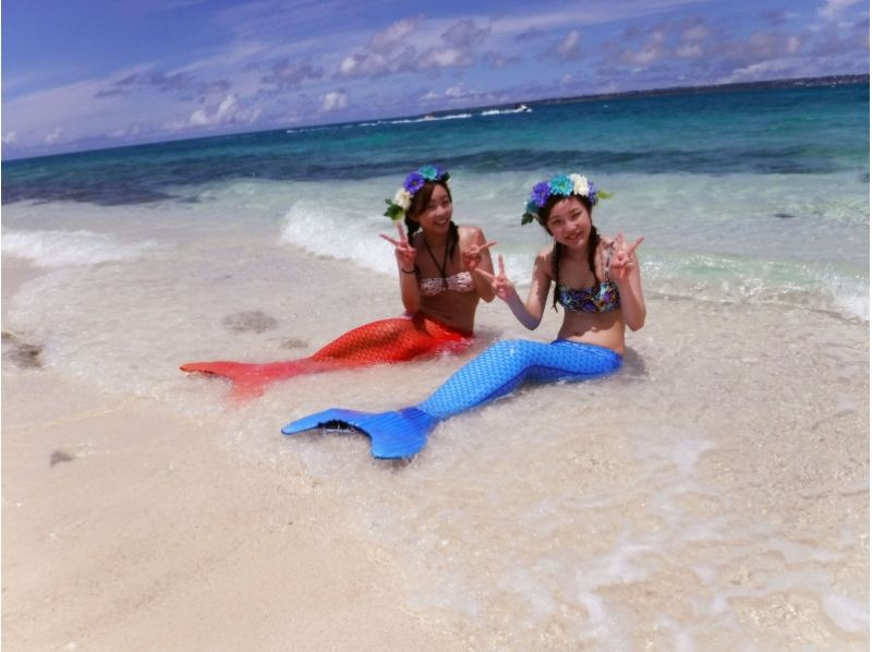 【 E-plan 】 Minnajima & Blue Grotto Snorkel & Mermaid Shooting & Parasol SET (การเดินทาง: อาหารกลางวัน: รวมค่าขึ้นเครื่อง)の紹介画像