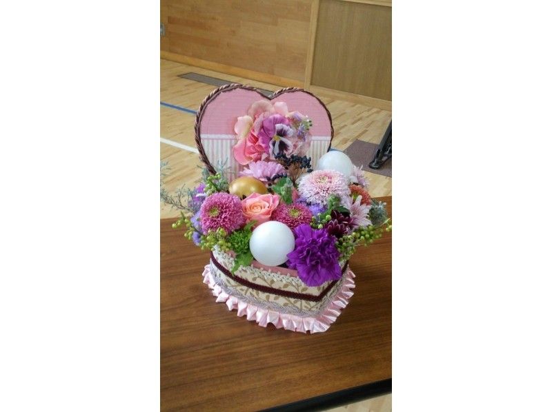 [จังหวัด ฟุกุโอกะ / เมือง ฟุกุโอกะ]“ แผนการจัดดอกไม้ประสบการณ์ 60 นาทีด้วยดอกไม้ตามฤดูกาล (สำหรับผู้หญิงเท่านั้น)の紹介画像