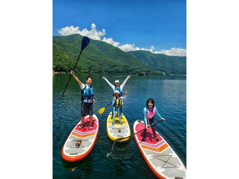 【長野・森の湖でSUP】写真付き♪丁寧な初心者レッスンで人気！最高に遊べる木崎湖SUPツアー