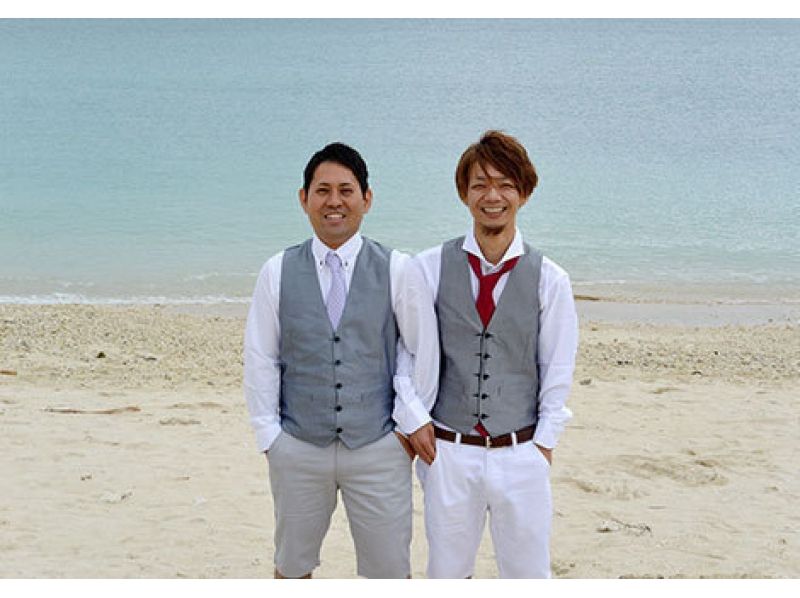 【F25 plan】 Minnajima & Blue cave with snorkel & beach wedding photography & parasol SETの紹介画像