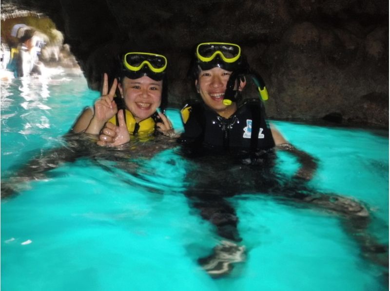 [Okinawa Naha] Minnajima & Blue Cave Snorkel & Marine 1 umbrella SET &Parasailing Plan "B-2 Plan" with lunch!の紹介画像