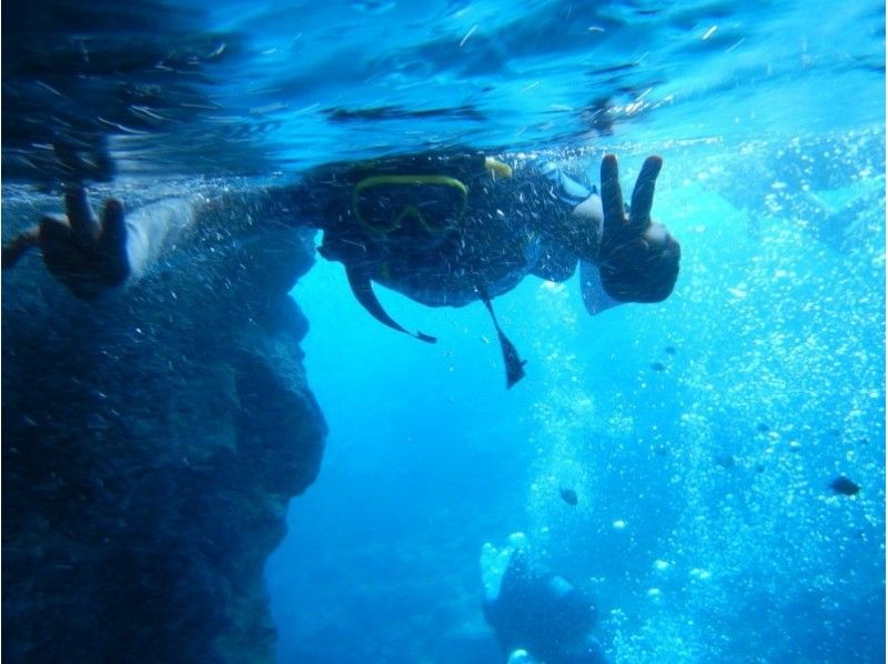 【A Plan】 "Blue cave" photo shooting free service! Snorkel Tour (with food)の紹介画像