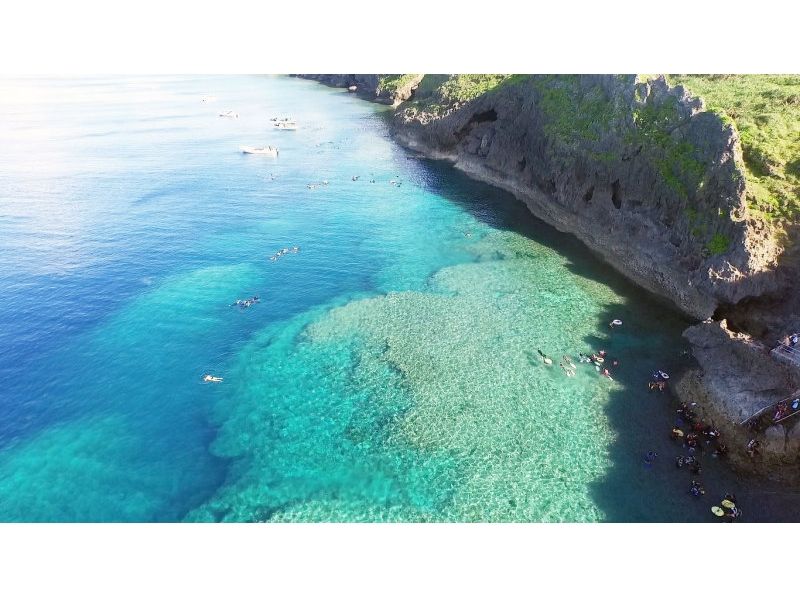 [D-2 plan] Minnajima & blue cave Snorkel & parasol SET plan (lunch: boarding fee included) includedの紹介画像