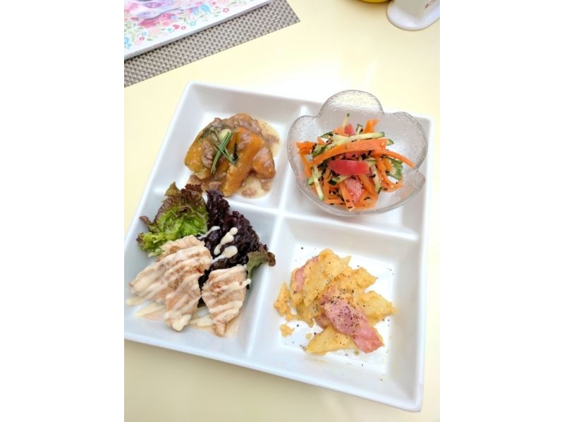 [Nara / Ikoma] Enjoy lunch at Nara 's first small bird cafe! Includes drinks and dessertsの紹介画像