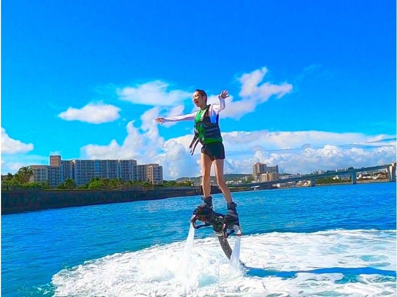 [沖繩/那霸/宜野灣] Flyboard，最新的拖曳管等。您可以從您最喜歡的2種活動中選擇！超值和流行的“C計劃♪”の紹介画像