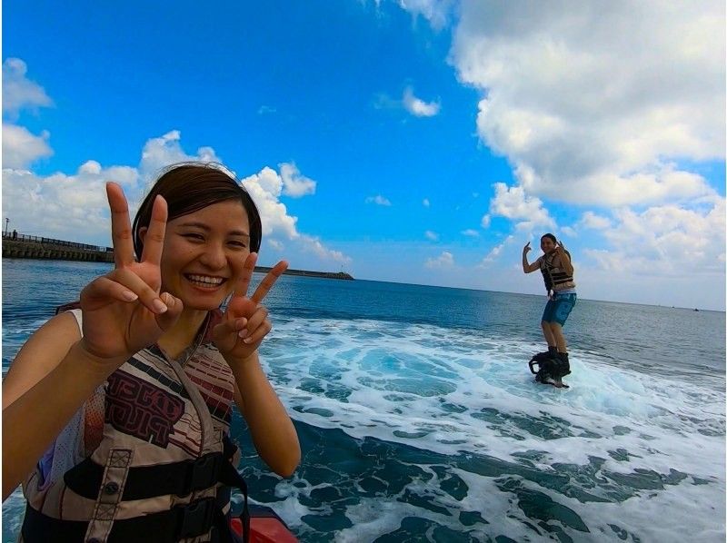 【沖縄・那覇・宜野湾】フライボードに最新トーイングチューブで沖縄の夏を遊び尽くせ!ボリューム満点３点選べる大満足『Dプラン♪』の紹介画像