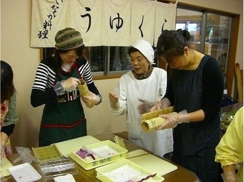 [ชิบะ / Isumi-shi] ตารางสีผสมอาหารท้องถิ่น“ ประสบการณ์การทำซูชิม้วนทากิ” (หลักสูตรพื้นฐาน) 90 นาทีจากโตเกียว!の紹介画像