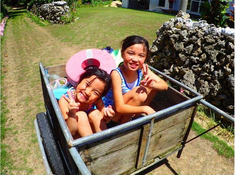 沖縄　パナリ島（新城島）　笑顔の子供たち