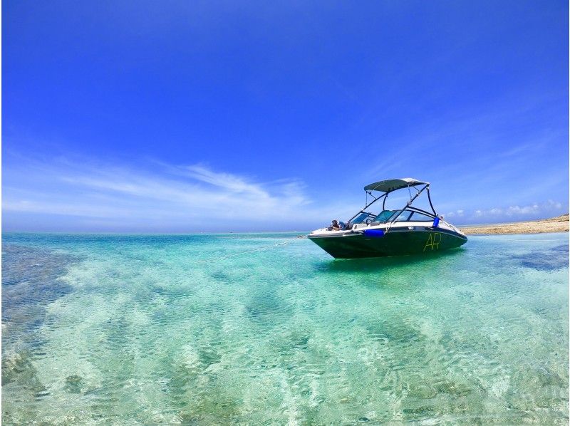 【沖縄・那覇・宜野湾】プレジャーボート貸切チャーター‼ 遊び方自由の沖縄満喫プランの紹介画像