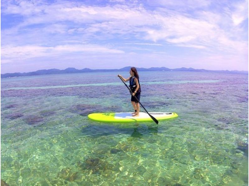 [Okinawa ・ Nago city] Stand up paddle board (SUP) & snorkel experience (90 minutes)の紹介画像