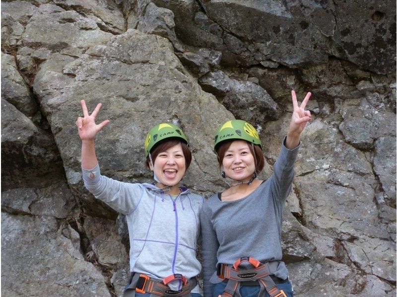 【長野・白馬】初心者歓迎！自然の天然岩を登ろう！アウトドアクライミング 午前の部の紹介画像