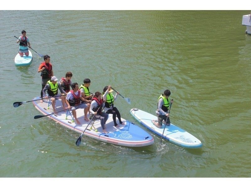 【Fukuoka / Nishinakasu / SUP】 Everyone is bored with water! Let's enjoy the large SUP (6 seater board) for private use.の紹介画像