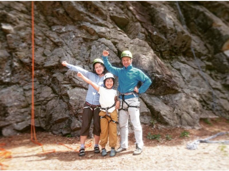 【長野・白馬】高さ18ｍ自然の岩を自分の力で登ろう！（子供参加可能）アウトドアクライミング　午後の部の紹介画像