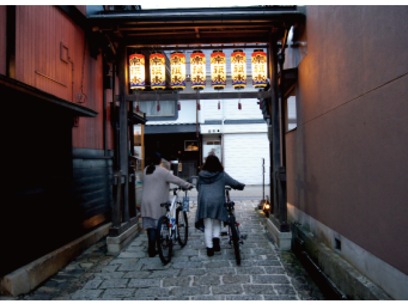 【Gifu / Gujo Hachiman】 Nagara River cycle cruise ♪ "Machinami course" 2 hoursの紹介画像