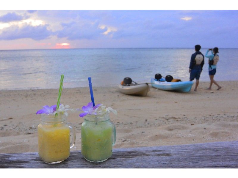 [Okinawa ・ Ishigaki island] Cheers with island fruit smoothies ☆ Sunset Kayak Toursの紹介画像