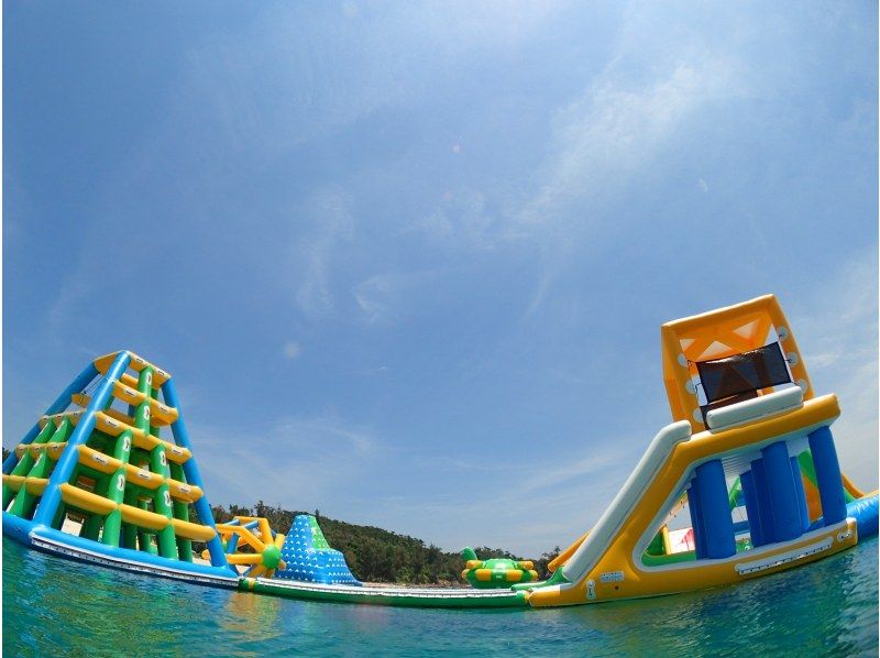 [Held at Yanbaru National Park Entrance] Aqua Park 1-day ticket & [Choose one of parasailing, flyboard, or hoverboard]の紹介画像