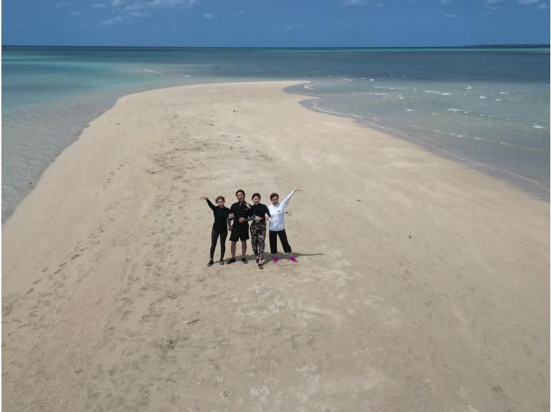 SALE! [Miyakojima] Beginners welcome! Landing tour to the phantom island (Yuni Beach) on SUP! Only our shop offers SUP! Free drone photography! Includes Sanpin tea!の紹介画像