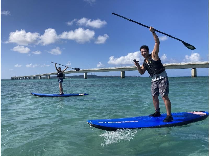 SALE！【宮古島】初心者大歓迎！SUPで行く幻の島（ユニの浜）へ上陸ツアー！SUPでの開催は当店のみ！ドローン撮影無料！さんぴん茶付き！の紹介画像