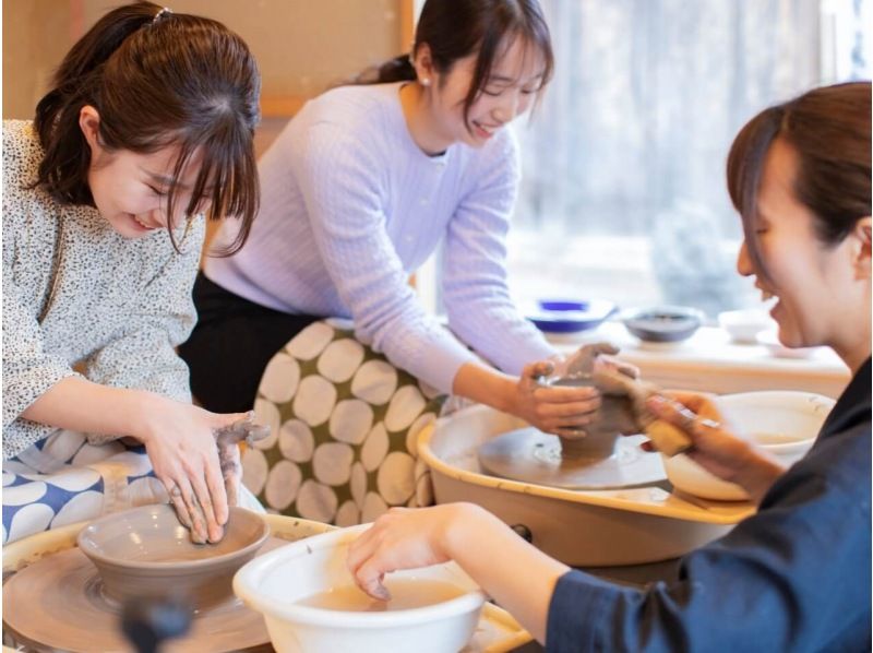 【京都・東山】清水寺～徒歩6分！京情緒たっぷりの人気スポットで、20分間のお手軽ろくろ体験 の紹介画像