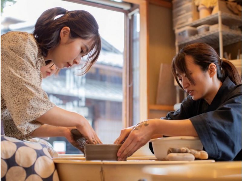 【京都・東山】清水寺～徒歩6分！京情緒たっぷりの人気スポットで、20分間のお手軽ろくろ体験 の紹介画像