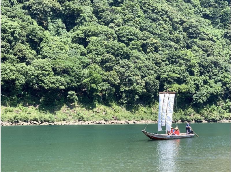 【三重・熊野】川の熊野古道を伝統の木造船 ”三反帆” で巡る２時間 熊野川遊覧（午前10:00～）