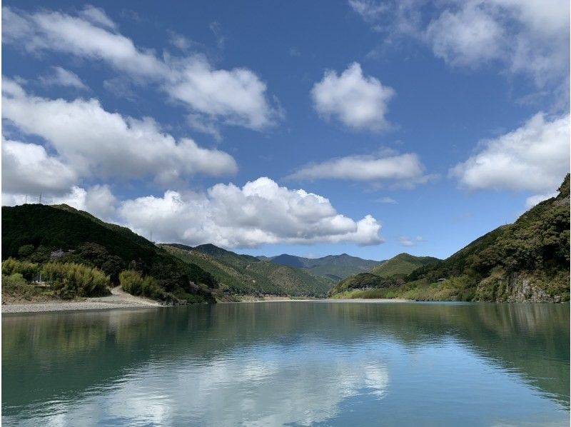【三重・熊野】川の熊野古道を伝統の木造船 &rdquo;三反帆&rdquo; で巡る 熊野川遊覧（午前10:00～）の紹介画像