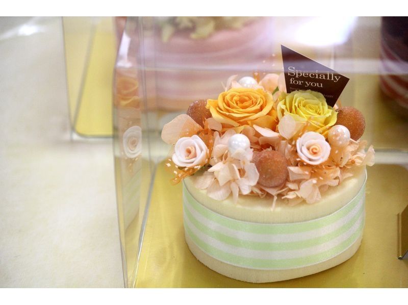 【山梨・甲府】早期予約で割引特典付き！プリザーブドフラワーを使用したフラワーケーキ作りの紹介画像