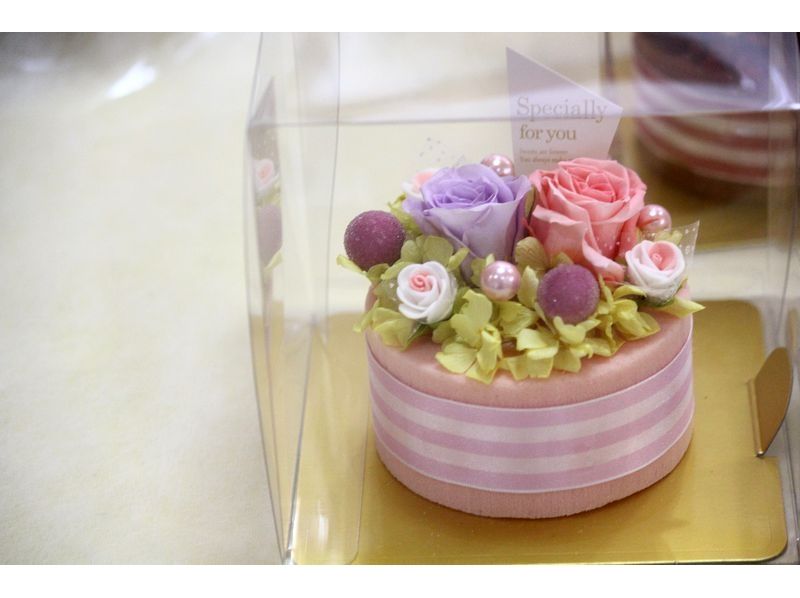 【山梨・甲府】早期予約で割引特典付き！プリザーブドフラワーを使用したフラワーケーキ作りの紹介画像