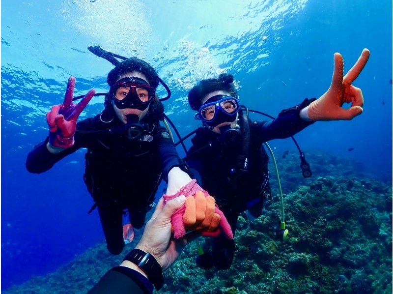 【沖縄・北谷・サンゴ礁・体験ダイビング】サンゴ礁と熱帯魚の餌付け満喫！ガイド貸切！GoPro写真＆動画無料！口コミ＆写真満足度Ｎo1の紹介画像