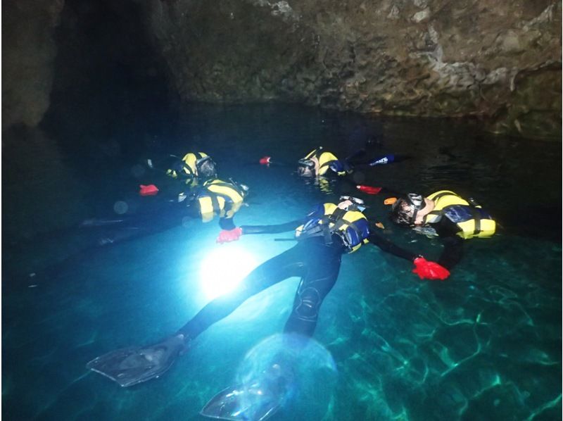 [โอกินาว่า / ท้องฟ้าเต็มไปด้วยดวงดาว & Noctiluca / ดำน้ำตื้นตอนกลางคืน] กฎบัตรถ้ำสีฟ้า ★ ภาพถ่ายและวิดีโอยอดนิยมของ GoPro ฟรี ★ คู่มือท้องถิ่นโอกินาว่าที่เชื่อถือได้ ★ บทวิจารณ์และความพึงพอใจด้านภาพถ่าย No1の紹介画像
