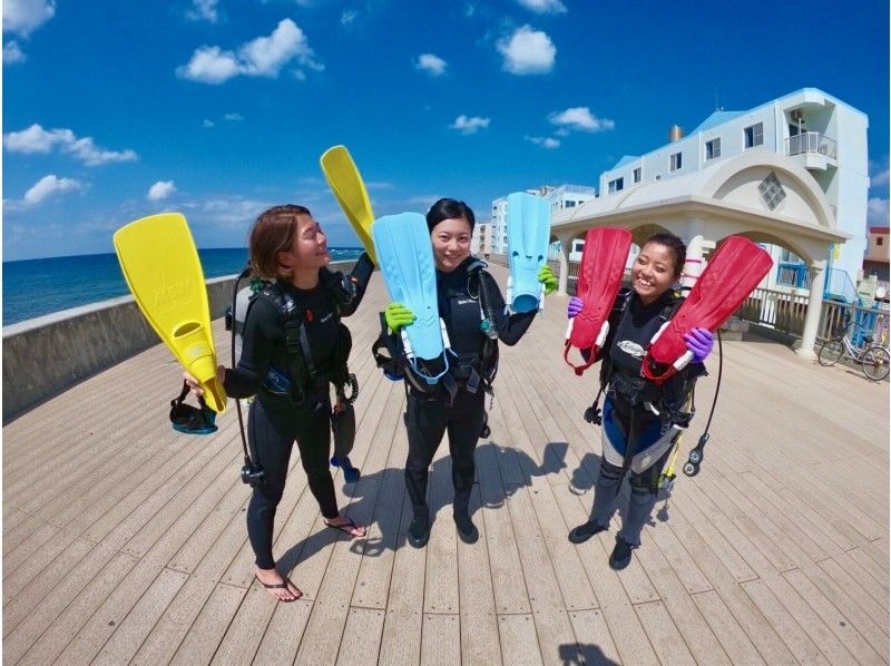 [沖繩 / 潛水執照 / PADI 開放水域潛水員] 挑戰沖繩最低價格 ★ 熱門 GoPro 照片和視頻免費 ★ 評論和照片滿意度第一の紹介画像