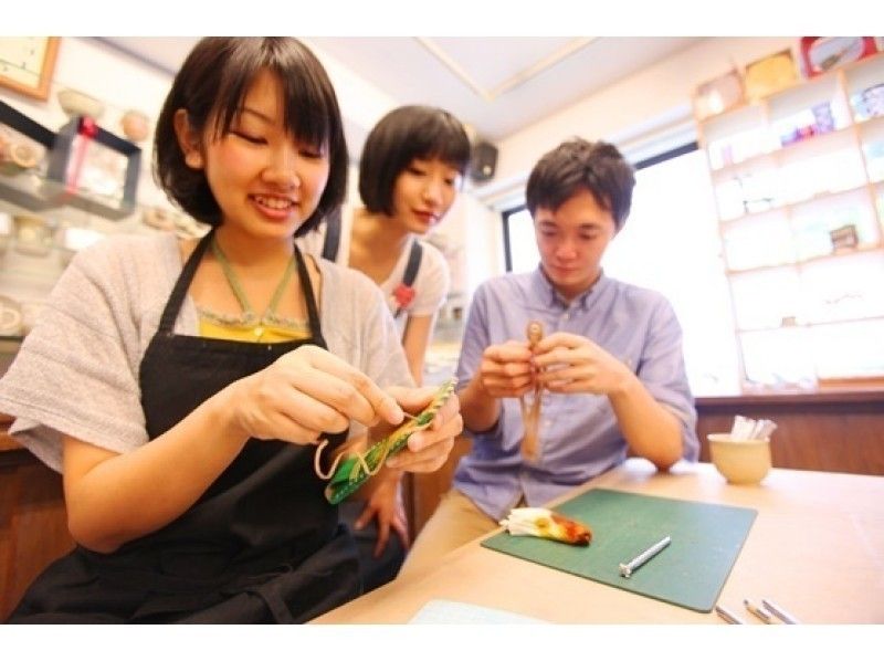 [Osaka Namba] Leather craft one day experience ☆ Sense up experience to handcraft bangles and key chains ♪の紹介画像