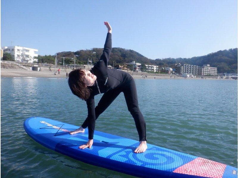 SUP遊船和放鬆的芳香瑜伽體驗作為一套（海上紀念照+飲料）の紹介画像