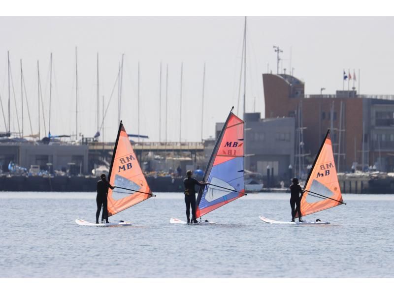 [神奈川·饺子：欢迎初学者！帆板运动半天体验课程♪の紹介画像