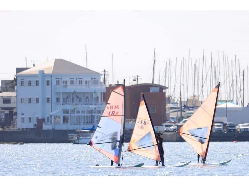 [神奈川·饺子：欢迎初学者！帆板运动半天体验课程♪の紹介画像