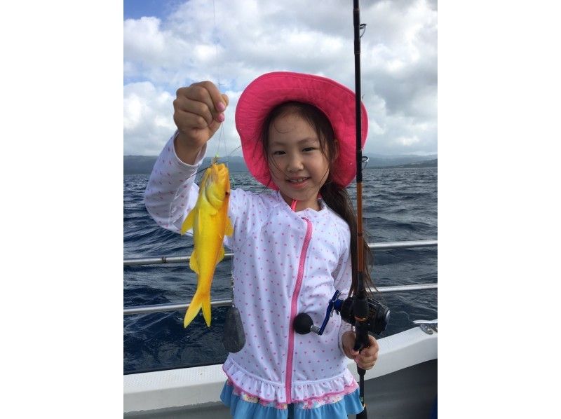 【Okinawa · Iriomote Island】 【Day trip from Ishigaki Island】Abundant Fishing! !