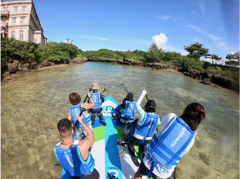 [Okinawa-Miyakojima] 1 boat / Maximum 7-seats ☆ Fun exploring the sea! BIG SUP (60 minutes)